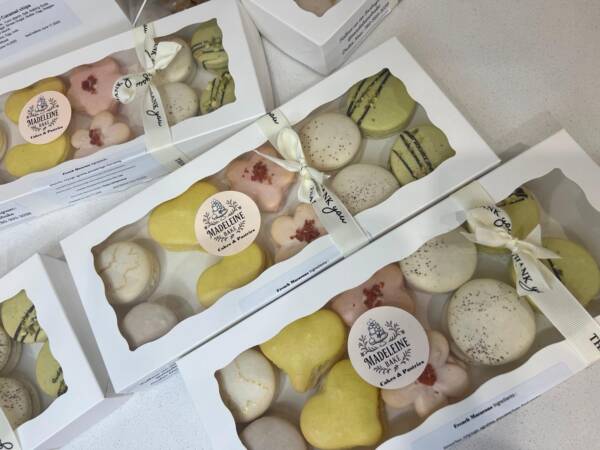 Box of 10 Macarons