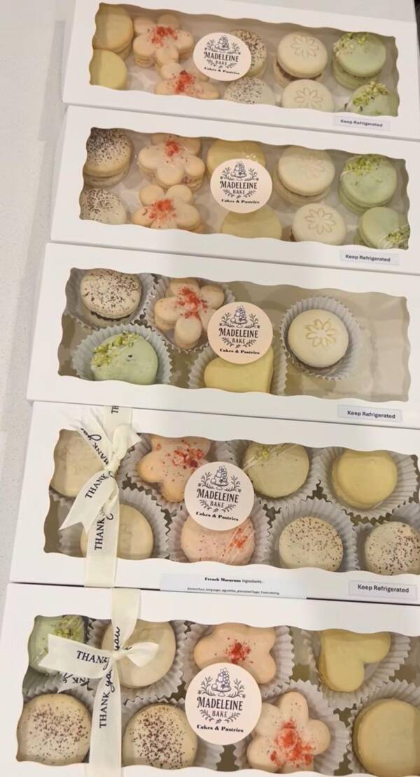 Box of 30 Macarons