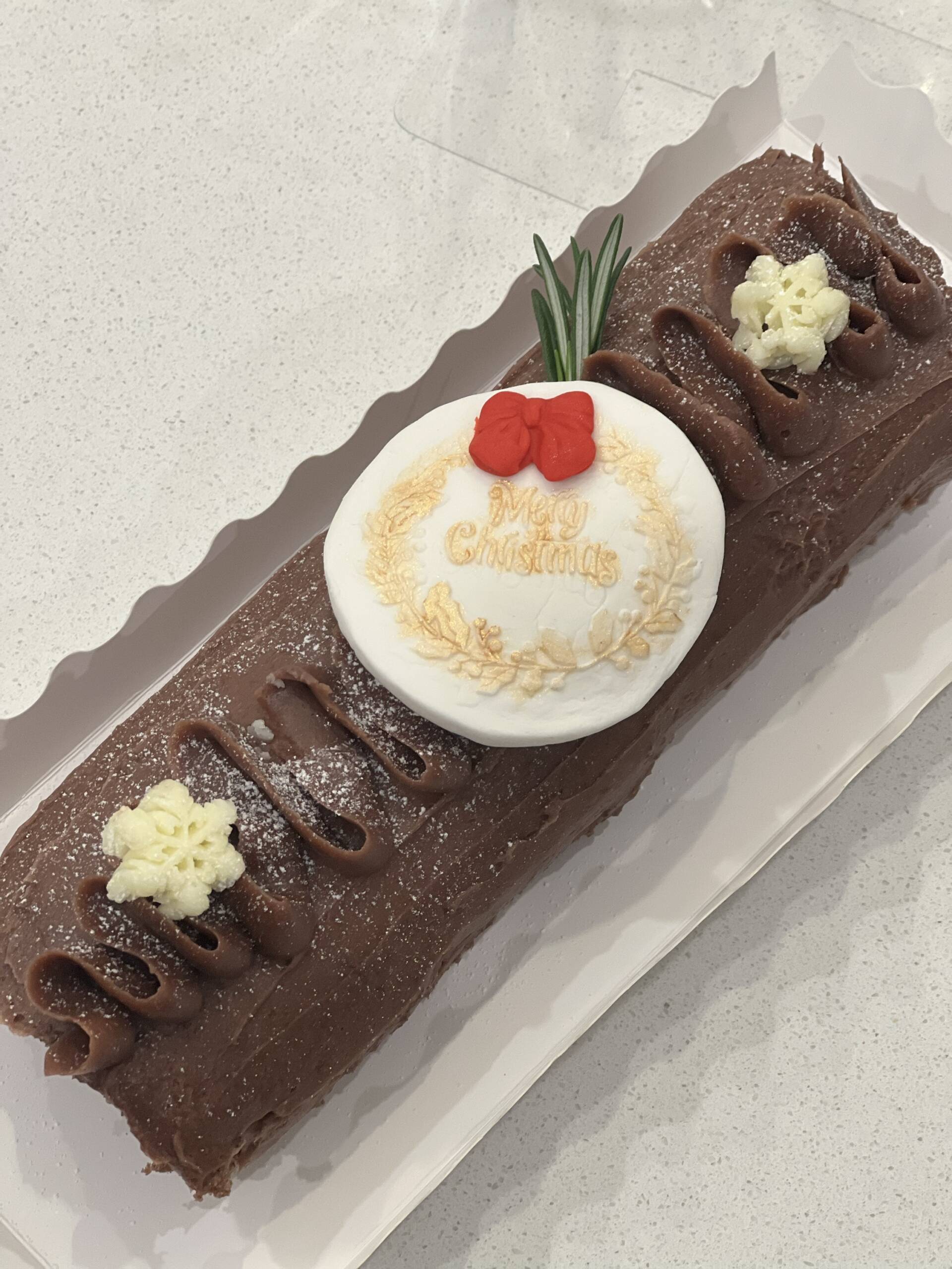 9-inch Chocolate Yule Log /Bûche de Noël auChocolat - Image 2